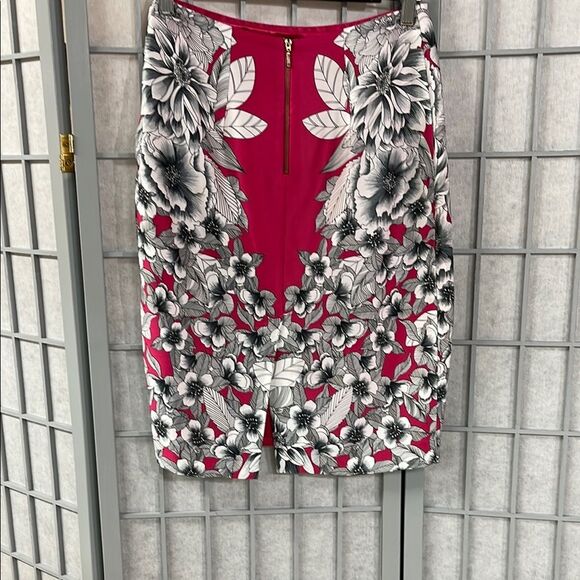 Tristan Red and Black Floral Pencil Skirt - Picture 2 of 4